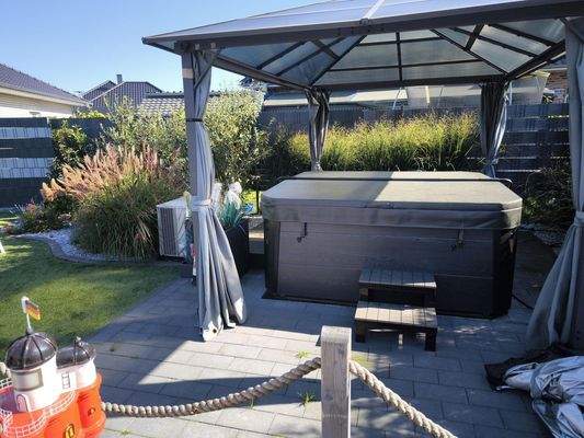 Poolbereich mit Überdachung