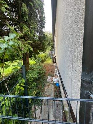 Verbindungsweg Garten hinter dem Haus.jpeg