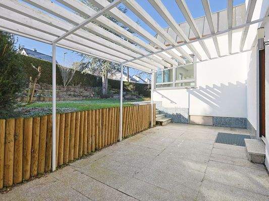 Leicht versetzte, zweite Terrasse