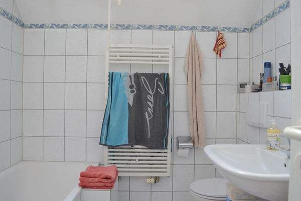 TL-Bad mit Wanne u. Dusche