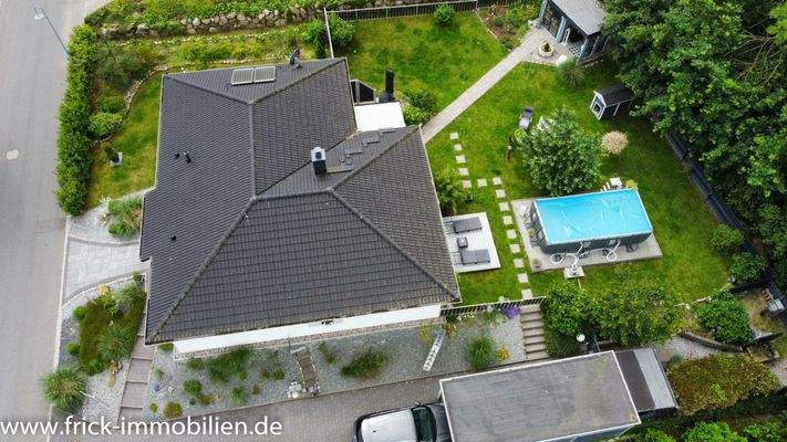 7-Drohnenbild Haus + Carport.JPG