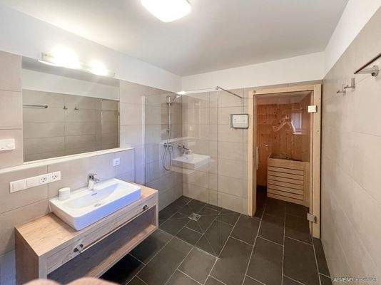 Badezimmer mit Sauna 