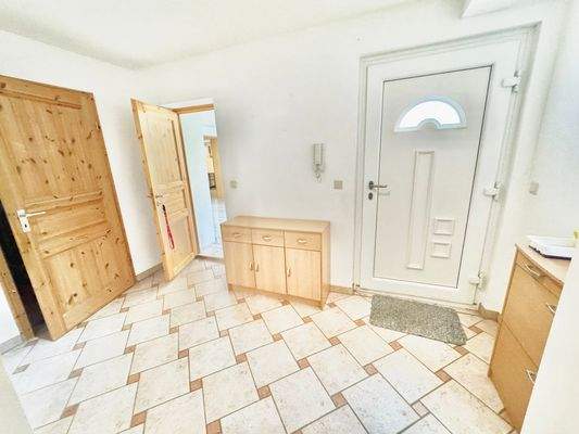 Eingang mit Diele - Einliegerwohnung 1