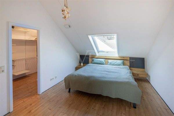 ö Elternschlafzimmer DG