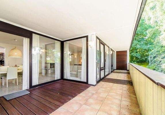 Große Terrasse im Obergeschoss