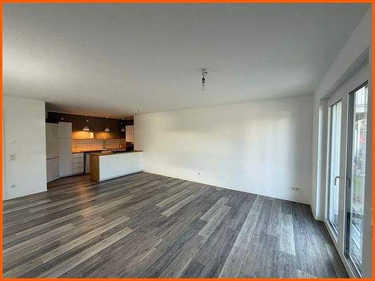 Wohnzimmer mit offener Küche