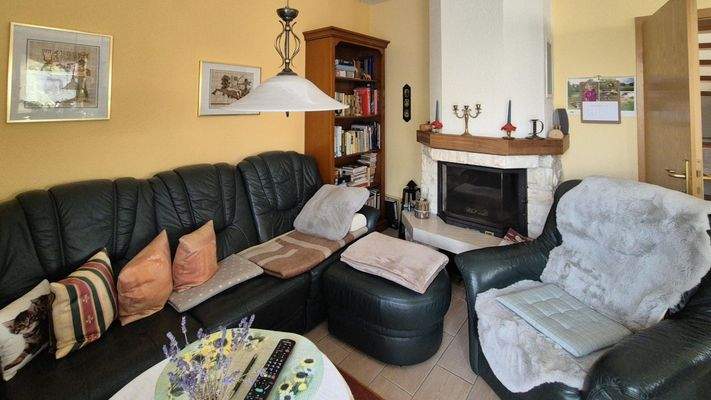 EG- Wohnzimmer mit Kamin