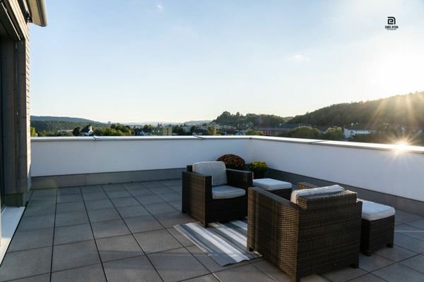 Fernsicht bis in die Alpen auf der geräumigen Terrasse über den Dächern von Schaffhausen