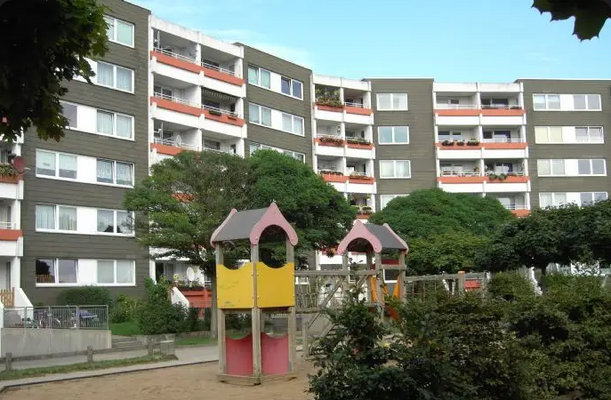 Außen mit Spielplatz .png