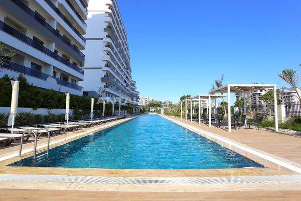 Luxury Real Estate in a Complex Close to Airport in Antalya