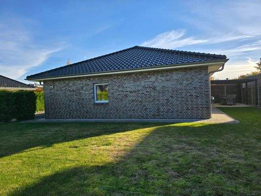 seitliche Hausansicht.jpg