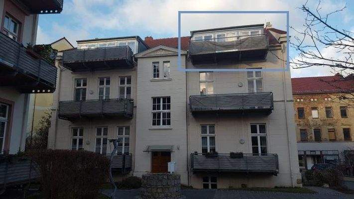 Wohnhaus mit Balkon