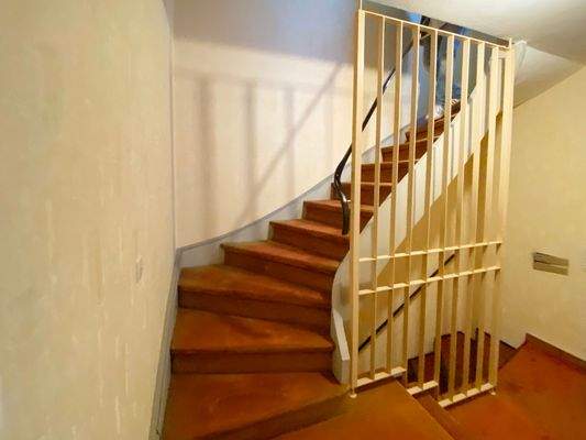 16-Treppe zum OG.JPG