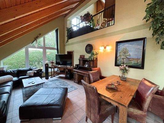 Wohn-/Essbereich und Galerie OG