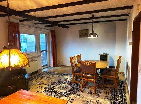 2 Wohnzimmer mit Balkonzugang.jpg