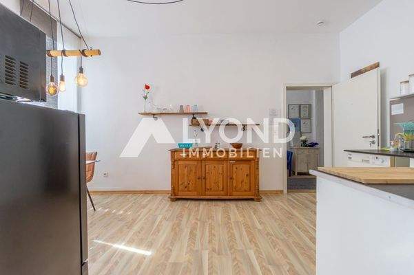 Einbauküche mit Essbereich 