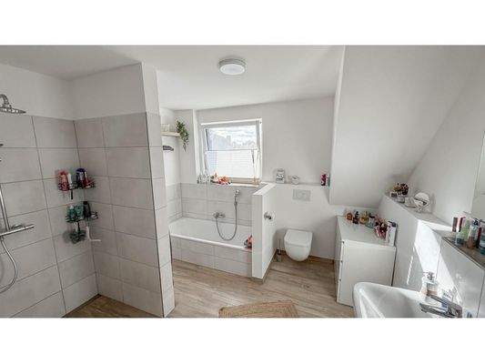 Volbad im Obergeschoss