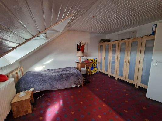 Dachgeschoss links / Hausrückseite