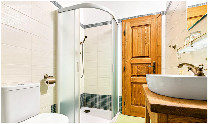 Martina Bild 16 Bad 3.PNG