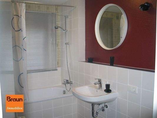 2-3 Fam.-Wohnhaus, VS-S, Tageslichtbad EG