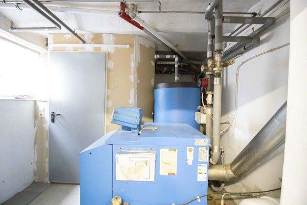 Technikraum mit Heizungsanlage