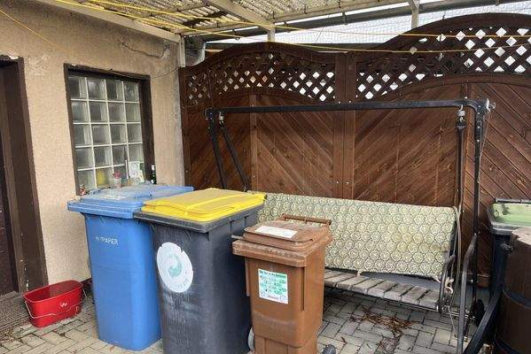 Terrasse hinter dem Haus