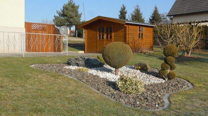 Gartenhaus und Terrasse