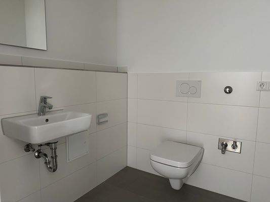 Gäste-WC mit Waschmaschinen Anschluss