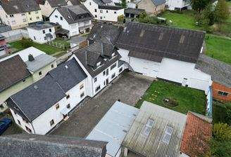 Wohnhaus mit großer Scheune und ehemaligem Stall