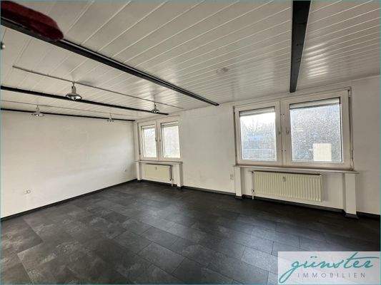 Helles großes Wohnzimmer