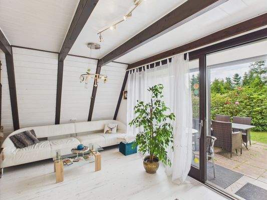 CAM01223G0-PR0125-STILL007