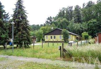 Blick von der Straße zum Haus