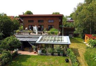 Hausansicht aus dem Garten