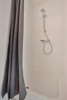 Luxus Badezimmer Villa Cape Helius Badewanne Dusche Yachthafen Blick Hellevoetsluis10