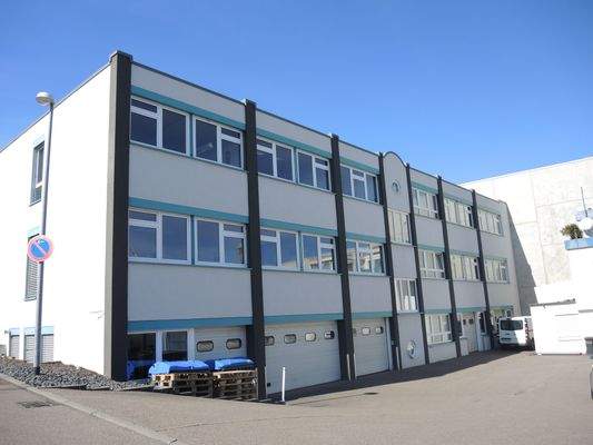 Rück-Ansicht mit Büro- und UG-Lager