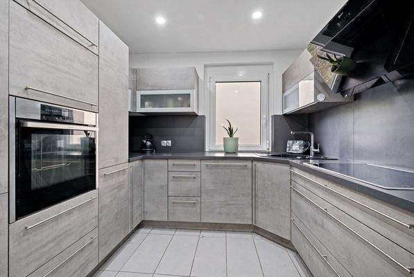 Hochwertige Einbauküche (im Kaufpreis enthalten)