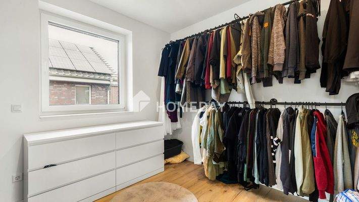 1. OG Ankleidezimmer 1