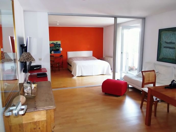 DÜSSELDORF-STADTMITTE: INDIVIDUELLE, HELLE & GEPFLEGTE 2 ZKB WOHNUNG MIT BALKON UND EINBAUKÜCHE !!!