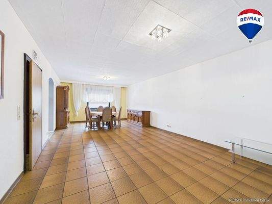 RE/MAX Immobilien DeLux Einfamilienhaus Körprich Wohnzimmer