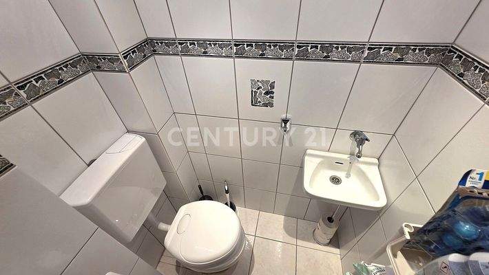 WC der Wohnung im Obergeschoss