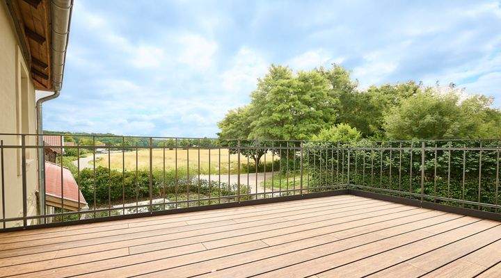 Der Balkon mit malerischem Blick ins Grüne
