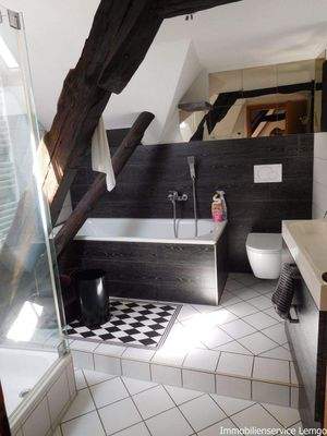 Bad mit Wanne und Dusche OG