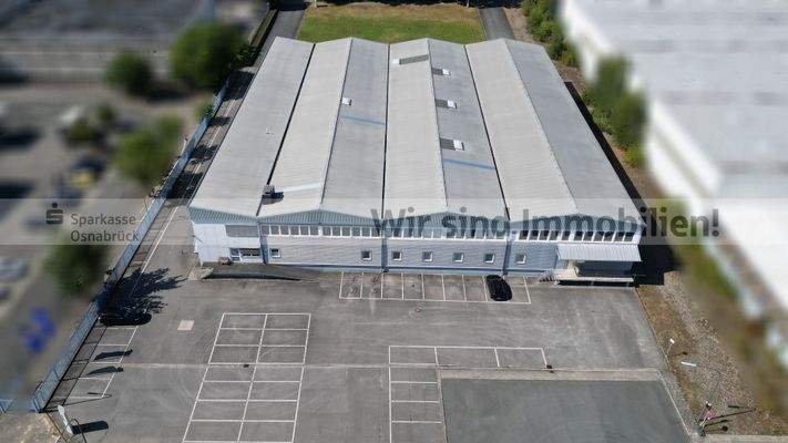 Ostseite mit Parkplätzen