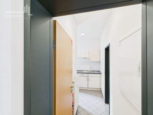 CAM03352G0-PR0052-STILL012