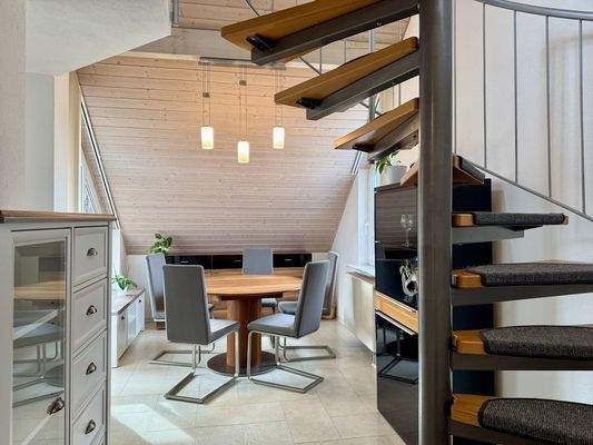 Essbereich und Treppe