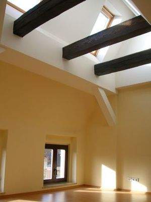 Zimmer mit Dachfenster