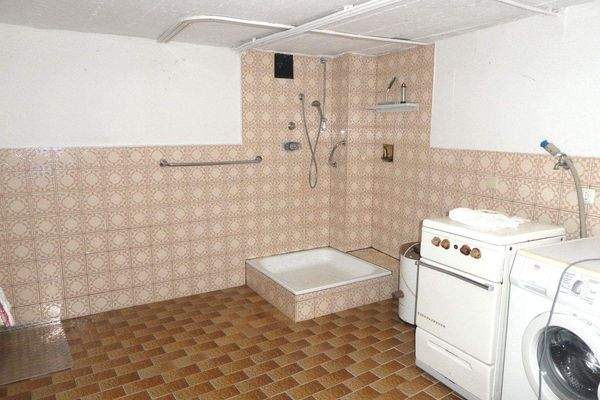 großer Wasch-Trockenraum