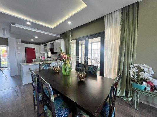 Villa with a Private Garden and Pool in İstanbul Büyükçekmece