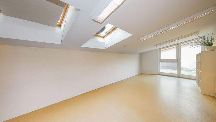 KITZIMMO-Dachgeschoss-Büro mit genehmigter Erweiterung kaufen - Immobilien Kitzbühel.