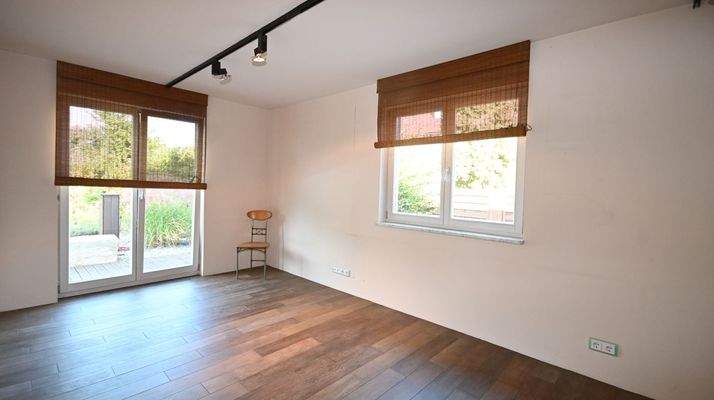 Praktisches Büro oder Gästezimmer im Erdgeschoss